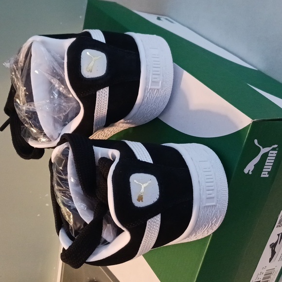 Puma Kids Black Sneakers with White Soles - Picture 3 of 6